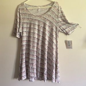 LuLaRoe L Perfect T NWT! Perfect for spring!